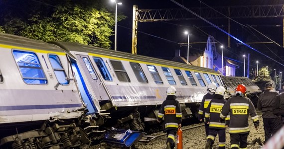 Wznowiono ruch pociągów przez stację Smętowo Graniczne na Pomorzu. Trasa była zablokowana po wieczornym zderzeniu pociągu towarowego i pasażerskiego. W wypadku poszkodowanych zostało 28 osób, w tym 15 dzieci. "Jechaliśmy szybko. To był moment. Poczuliśmy trzy szarpnięcia" - relacjonował pan Damian, który zadzwonił na Gorącą Linię RMF FM.