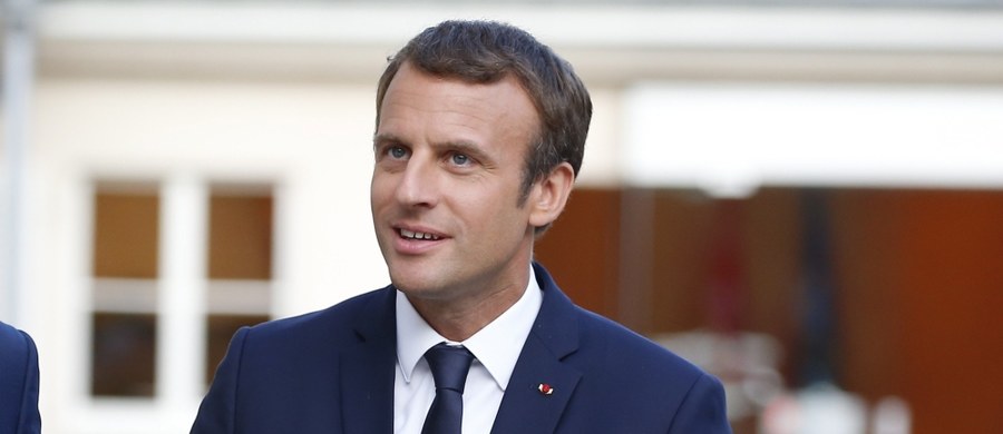 ​Prezydent Francji Emmanuel Macron skrytykował dla tygodnika "Le Point" politykę polskiego rządu, który - jego zdaniem - "podważa państwo prawa" i "nie jest rzecznikiem Europy Wschodniej".