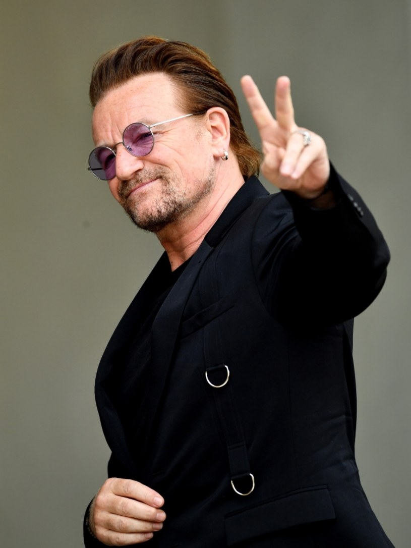 Zespół U2 zaprezentował wideo do utworu "The Blackout". Piosenka zwiastuje kolejną płytę grupy zatytułowaną "Songs of Experience".