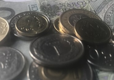Młodzi Polacy muszą oszczędzać, jeśli chcą mieć godne życie na emeryturze. Są dwa powody