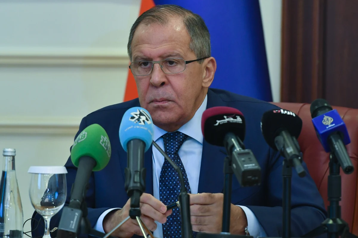 ​Szef MSZ Rosji Siergiej Ławrow oznajmił w piątek, że w Polsce "odczuwa się pranie mózgów" społeczeństwa w duchu, który - jak to ujął - "będzie jednoznacznie antyrosyjski" i dąży się do "wywołania atmosfery odrzucenia wszystkiego, co związane jest z Rosją".