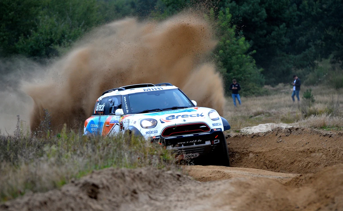 Nasser Al-Attiyah, lider klasyfikacji Pucharu Świata FIA w Rajdach Terenowych prowadzi w ORLEN Baja Poland po piątkowym superoesie tradycyjnie rozegranym na terenie poligonu wojskowego w Szczecinie. 