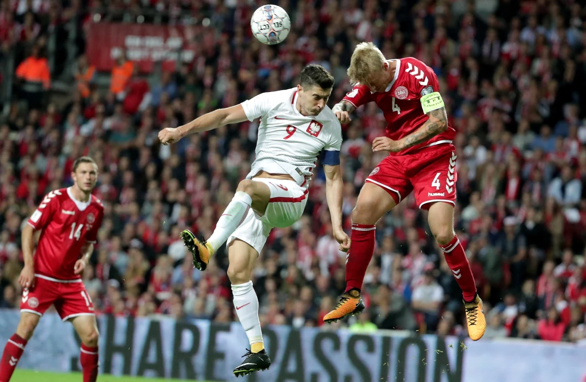 "Jak w baśni Andersena - król okazał się nagi" - w taki m.in. sposób duńskie media skomentowały zwycięstwo swoich piłkarzy nad dominującą dotychczas w grupie eliminacji mistrzostw świata Polską 4:0 w Kopenhadze. W opiniach i ocenach pojawia się nawet określenie "cud".