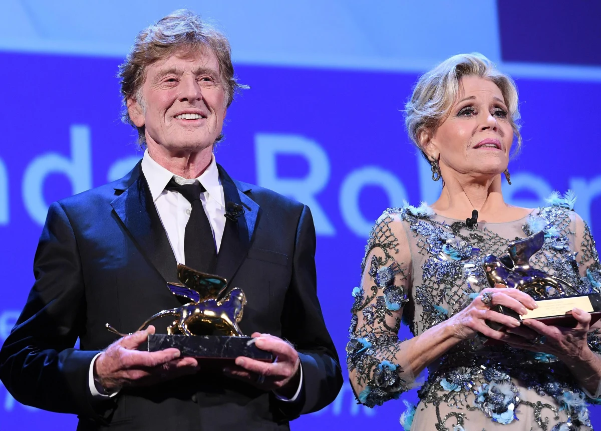 Bardzo długą owacją na stojąco nagrodzono na festiwalu filmowym w Wenecji legendy światowego kina, Jane Fondę i Roberta Redforda, którzy otrzymali nagrody Złotego Lwa za całokształt twórczości.