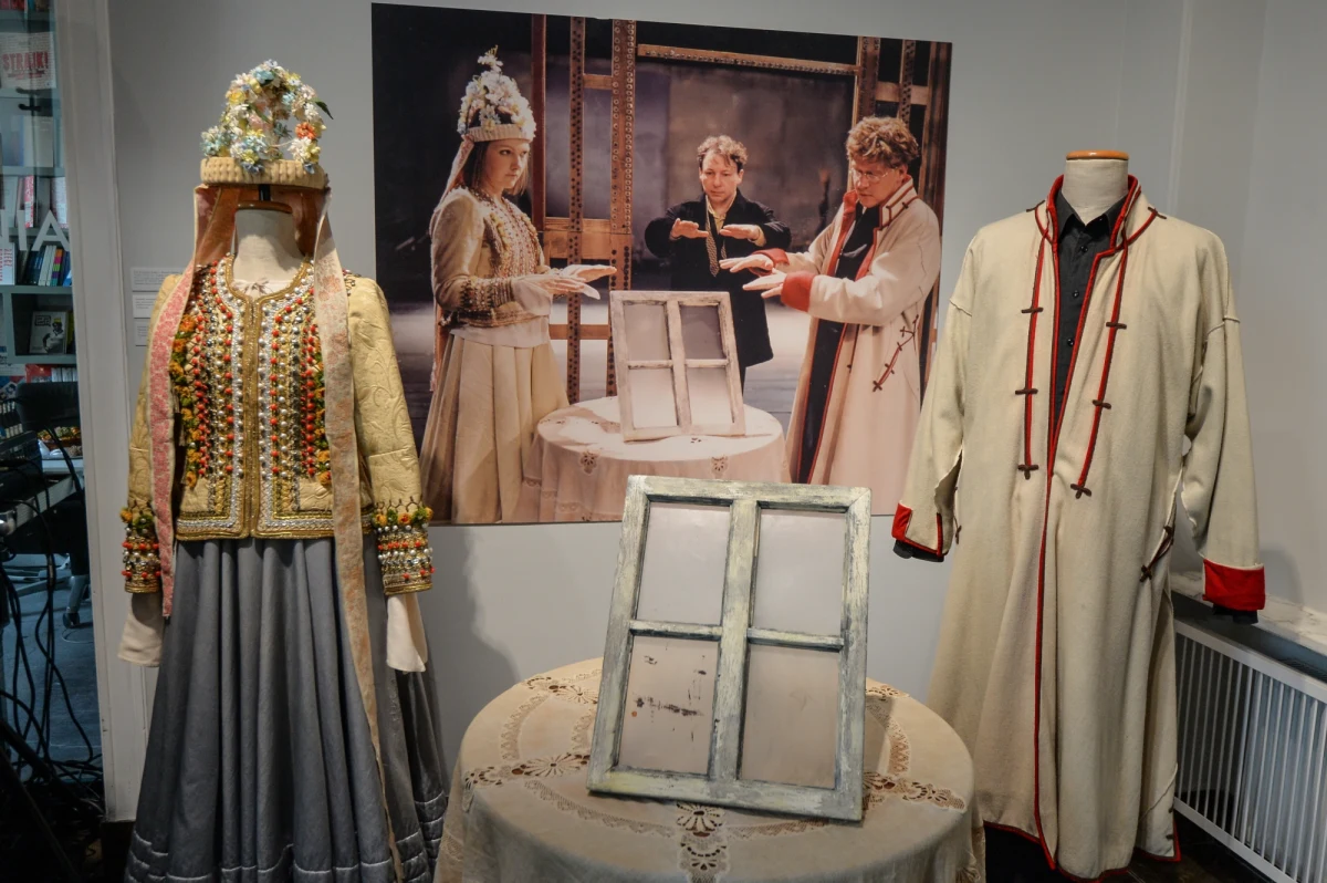 Place, biblioteki, szkoły, a nawet pociągi i tramwaje - w tych miejscach można dziś usłyszeć "Wesele" Wyspiańskiego. W Polsce i w 21 krajach na całym świecie odbywa się akcja Narodowego Czytania.