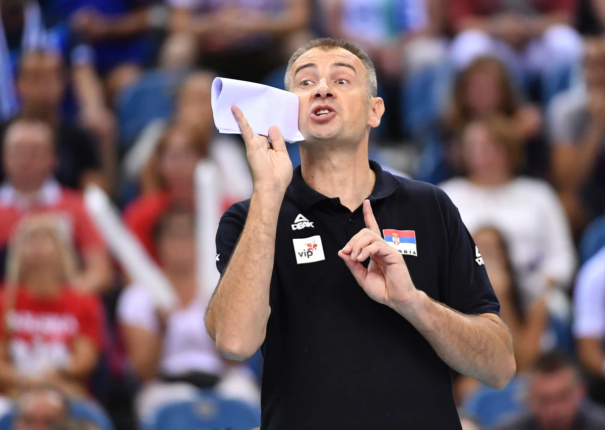 Przed nami półfinały siatkarskich Mistrzostw Europy. W Krakowie dziś dwa pojedynki: Serbia-Niemcy i Rosja-Belgia. Trener Serbów Nikola Grbić przed półfinałowym pojedynkiem z Niemcami nie ma wątpliwości: „Jeśli jesteś rozbity psychicznie to głowa prawie zawsze pokona ciało. Możesz być przygotowany fizycznie i taktycznie, ale to nie gwarantuje sukcesu”. W rozmowie z RMF FM Grbić opowiedział także o roli zwycięstwa jego drużyny z Polską na PGE Narodowym. 