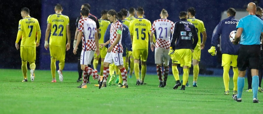 Z powodu złego stanu murawy po ulewie, mecz grupy I eliminacji piłkarskich mistrzostw świata Chorwacja - Kosowo w Zagrzebiu został przerwany po 27 minutach. Spotkanie odbędzie się w innym terminie.