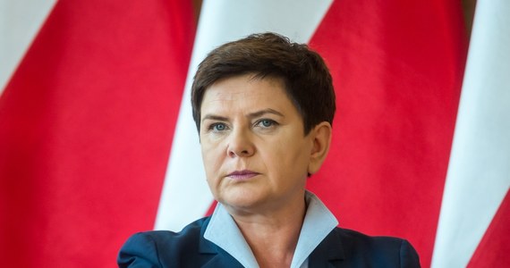 "Domagamy się przestrzegania traktatów unijnych i nie akceptujemy dyktatu największych państw. Mamy po swojej stronie silne argumenty" - mówi premier Beata Szydło w wywiadzie dla tygodnika "Sieci".