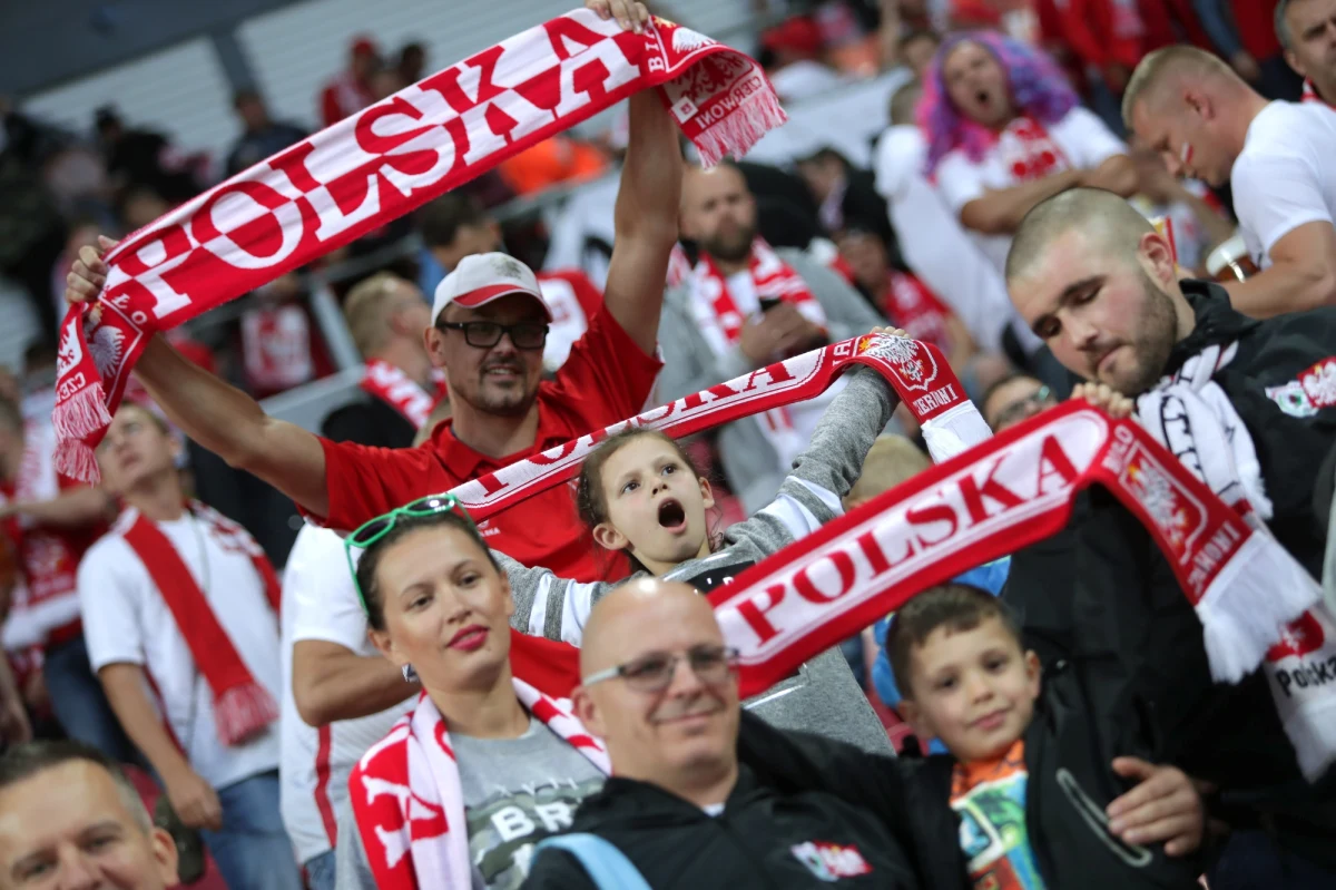 Piłkarze reprezentacji Kazachstanu Gieorgij Żukow i Maksat Bajżanow nie zagrają w jutrzejszym meczu z Polską w eliminacjach mistrzostw świata 2018. Spotkanie rozpocznie się o godz. 20.45 (00.45 w Astanie) na PGE Narodowym w Warszawie.