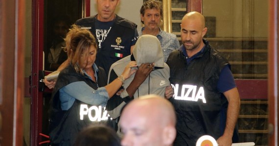 Aresztowany nad ranem 20-letni Kongijczyk, uważany za szefa czteroosobowej bandy, która napadła na polskich turystów w Rimini, chciał uciec do Francji - podały włoskie media za śledczymi. Jak ujawniły, jest to uchodźca z Konga Guerlin Butungu.