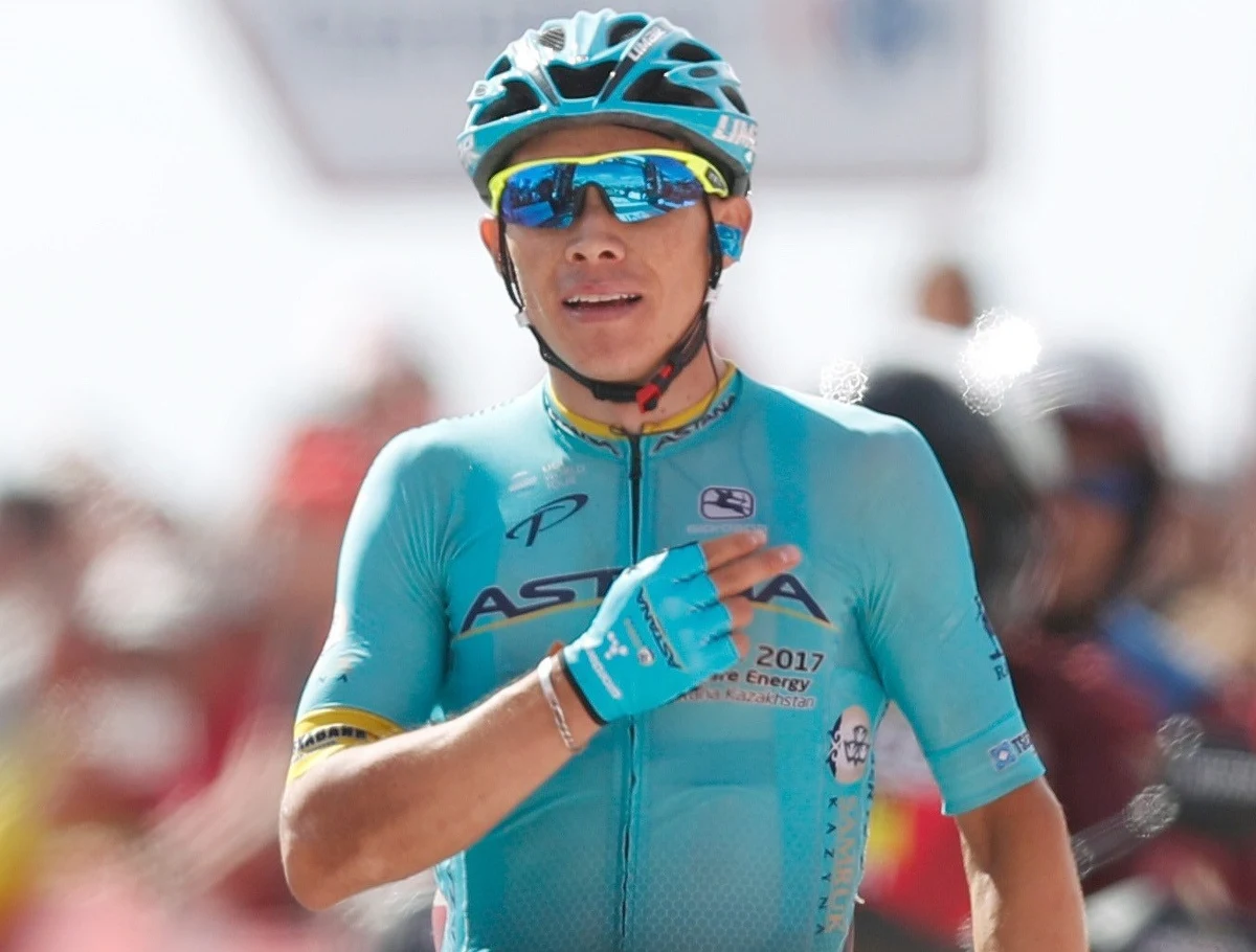 Kolumbijczyk Miguel Angel Lopez (Astana) wygrał po samotnym finiszu 15. etap wyścigu Vuelta a Espana. Prowadzenie w imprezie utrzymał Chris Froome (Sky). Brytyjski kolarz był piąty i o sześć sekund - do 1.01 - powiększył przewagę nad Włochem Vincenzo Nibalim.