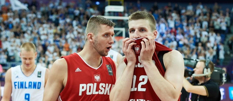 Polscy koszykarze przegrali w Helsinkach z Finami po dwóch dorgywkach 87:90 (8:18, 24:18, 20:16, 14:14 - 12:12, 9:12) w swoim trzecim meczu w mistrzostwach Europy. To druga porażka biało-czerwonych w turnieju.