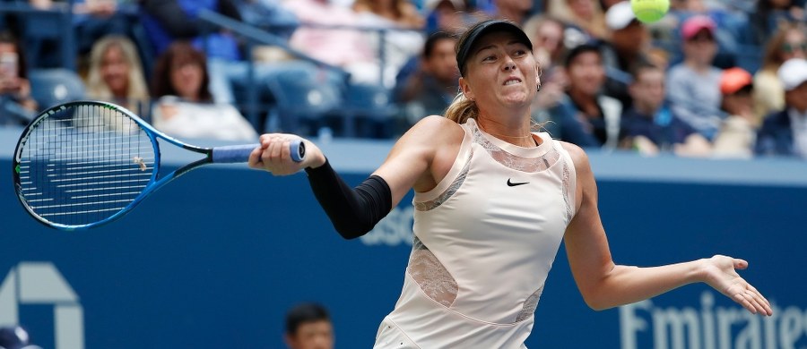 Maria Szarapowa przegrała z rozstawioną z "16" łotewską tenisistką Anastasiją Sevastovą 7:5, 4:6, 2:6 w 1/8 finału turnieju US Open. Słynna Rosjanka występem w Nowym Jorku wróciła do wielkoszlemowej rywalizacji po 15-miesięcznej dyskwalifikacji za doping.