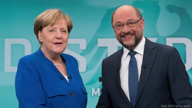 Kandydat SPD Martin Schulz w pojedynku telewizyjnym na trzy tygodnie przed wyborami do Bundestagu atakował urzędującą szefową rządu, zarzucając jej błędy w polityce migracyjnej i zagranicznej. Z sondaży wynika, że nie udało mu się zniwelować przewagi rywalki.