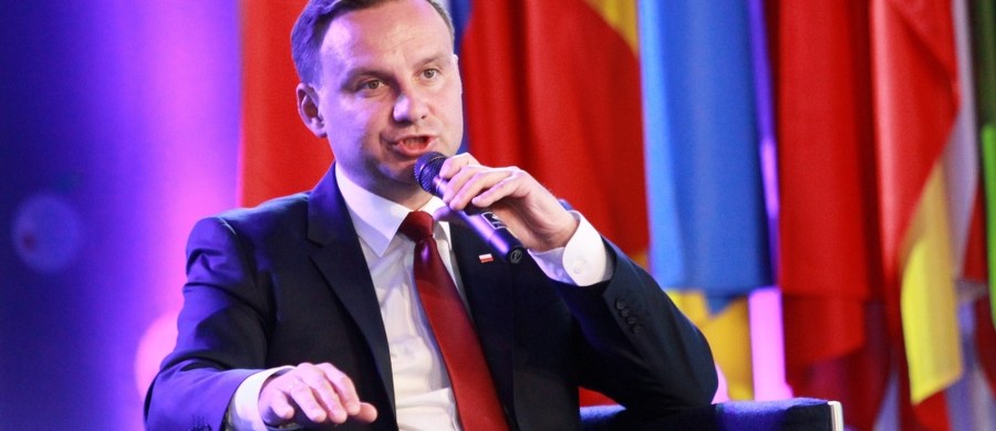 Prezydent Andrzej Duda, wraz z prezydentami Gruzji i Macedonii, weźmie jutro udział w panelu otwierającym Forum Ekonomiczne w Krynicy. "Chcemy pokazać polskie wsparcie dla dalszego rozszerzenia Unii Europejskiej" - powiedział szef gabinetu prezydenta Krzysztof Szczerski.