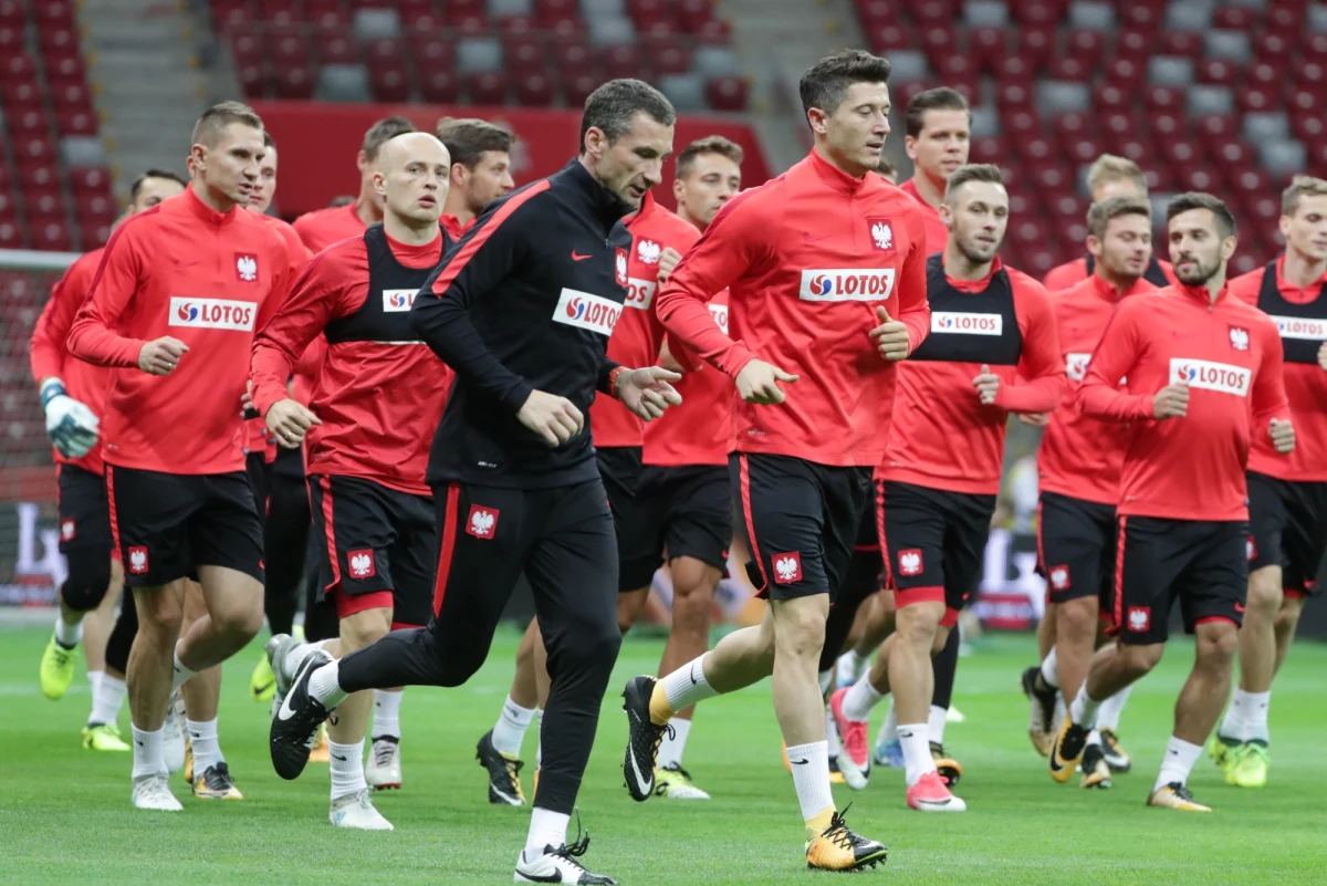 Jakub Błaszczykowski nie znalazł się w wyjściowej jedenastce reprezentacji Polski na rozpoczynający się o godz. 20.45 w Warszawie mecz eliminacji piłkarskich mistrzostw świata z Kazachstanem. Jego miejsce zajmie Maciej Makuszewski. 