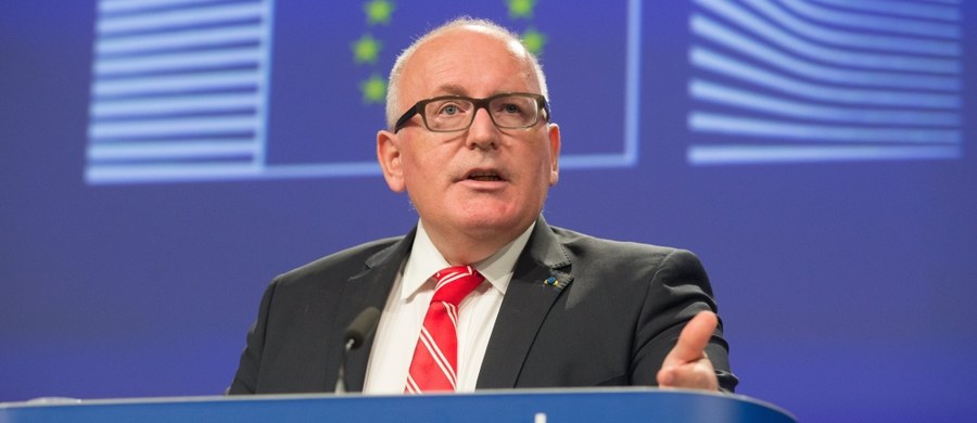 ​Wiceszef KE Frans Timmermans oświadczył, że jest optymistą, jeśli chodzi o wypracowanie rozwiązania dotyczącego praworządności w Polsce, ale zastrzegł jednocześnie, że jeśli tak się nie stanie, UE użyje narzędzi, jakie ma do dyspozycji w tej sprawie. "Cały czas jestem wewnętrznym optymistą. Wciąż mam nadzieję, że możemy dojść do rozwiązania poprzez dialog. Ale jeśli tak się nie stanie, UE użyje instrumentów, jakie ma do dyspozycji" - powiedział podczas "Dialogu obywatelskiego" w Lublanie Timmermans.