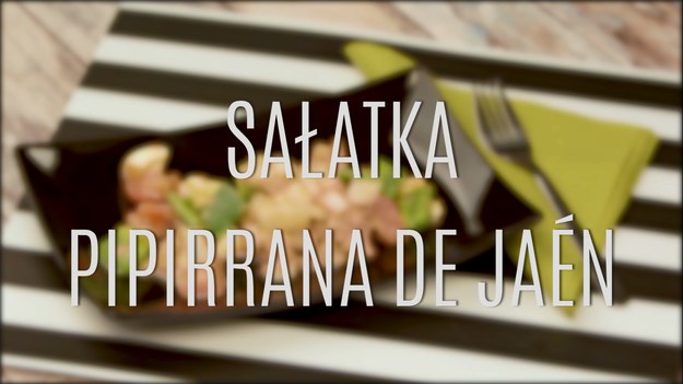 Sałatka pipirriana de Jaén to klasyczna pozycja kuchni latynoamerykańskiej, która zachwyca swoim przepięknym, żywym kolorem, ale też wyjątkowym smakiem. Połączenie gotowanych jajek, odrobiny tuńczyka, wydrążonych pomidorków i papryki, a wszystko to w wyrazistym, aromatycznym sosie z czosnkiem, octem balsamicznym i odrobiną oliwy - to szybka i wyborna pozycja nie tylko dla tych, którzy są na sałatkowych dietach. Zobaczcie, jak szybko można ją zrobić!