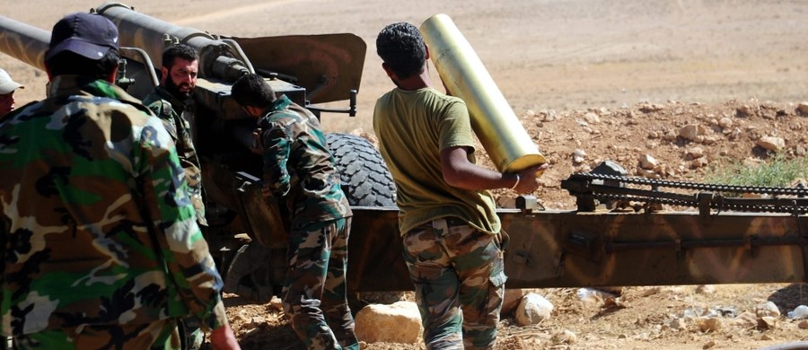 Syryjska armia połączyła się z oddziałami, które przez ponad trzy lata otoczone były przez bojowników Państwa Islamskiego w Dajr az-Zaur na wschodzie Syrii. Przedarcie się przez oblężenie oznacza początek bitwy o kontrolę nad całym miastem.