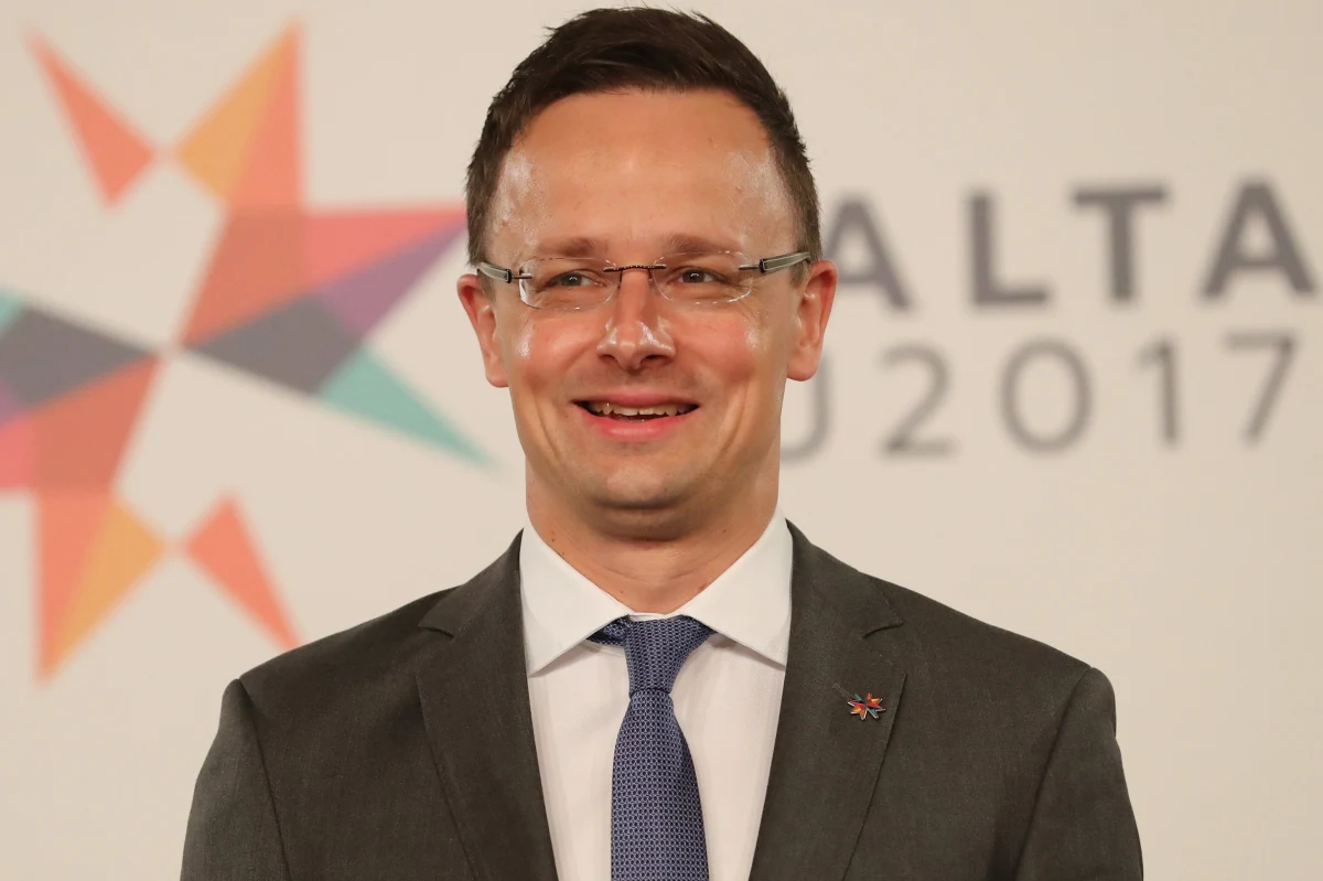 ​Minister spraw zagranicznych Węgier Peter Szijjarto oświadczył w wywiadzie dla austriackiej gazety "Wiener Zeitung", że Węgry z pewnością zablokowałyby sankcje przeciwko Polsce związane ze sporem o praworządność, gdyby Unia Europejska chciała je nałożyć.
