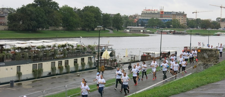 Rekordowa liczba ponad 20 tysięcy osób stanęła na starcie tegorocznego charytatywnego biegu Poland Business Run! W inicjatywę zaangażowało się aż 8 polskich miast. Łącznie udało się zebrać ponad milion sześćset tysięcy złotych, które trafią do osób po amputacjach kończyn.
