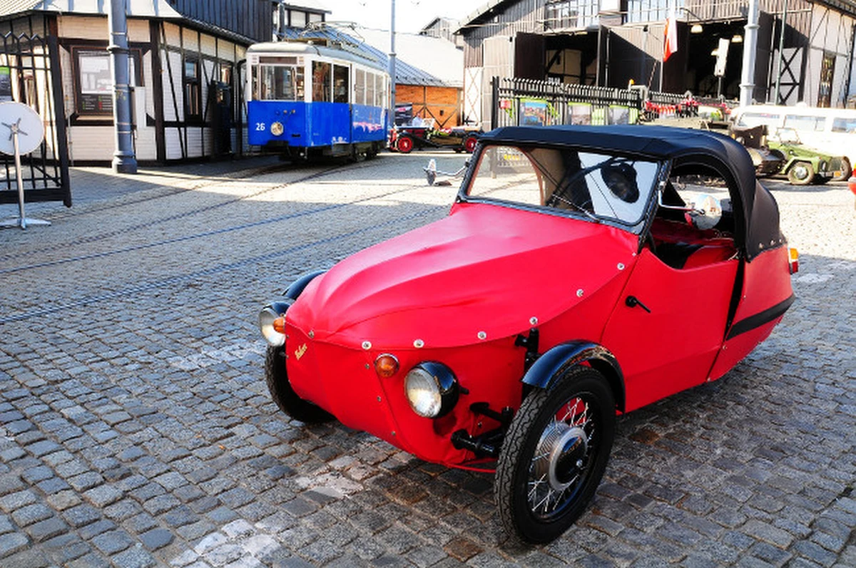 Już 8 września 2017 roku startuje szósta edycja Classic Moto Show – jednego z największych wydarzeń poświęconych zabytkowej motoryzacji w Polsce. Podczas trzydniowej wystawy, organizowanej przez Fundację Muzeum Motoryzacji wspólnie z Muzeum Inżynierii Miejskiej w Krakowie, będzie można podziwiać legendarne modele aut i motocykli. Moc atrakcji dla pasjonatów i nowa, rozrywkowa odsłona muzealnictwa czeka na wszystkich, którzy w drugi weekend września pojawią się na terenie Muzeum Inżynierii Miejskiej w Krakowie.