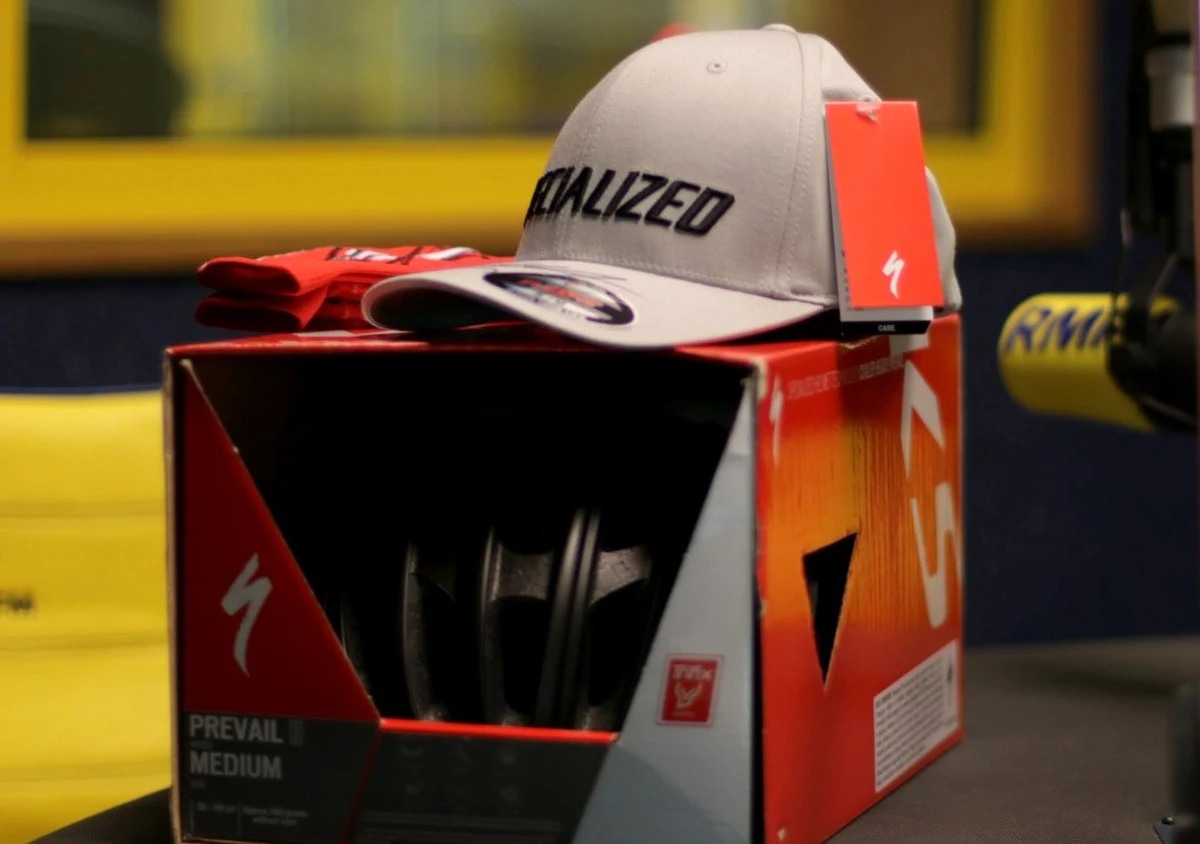 Zbliża się finał kolarskiego wyścig Vuelta a Espana. W tym roku dla hiszpańskich fanów zakończenie imprezy będzie wyjątkowo smutne, bo na mecie wyścigu w Madrycie karierę zakończy Alberto Contador. Jak pożegnać tego sportowca odchodzącego na emeryturę? Czekamy na Wasze propozycje. Najciekawsze nagrodzimy kolarskimi gadżetami z podpisem Rafała Majki.