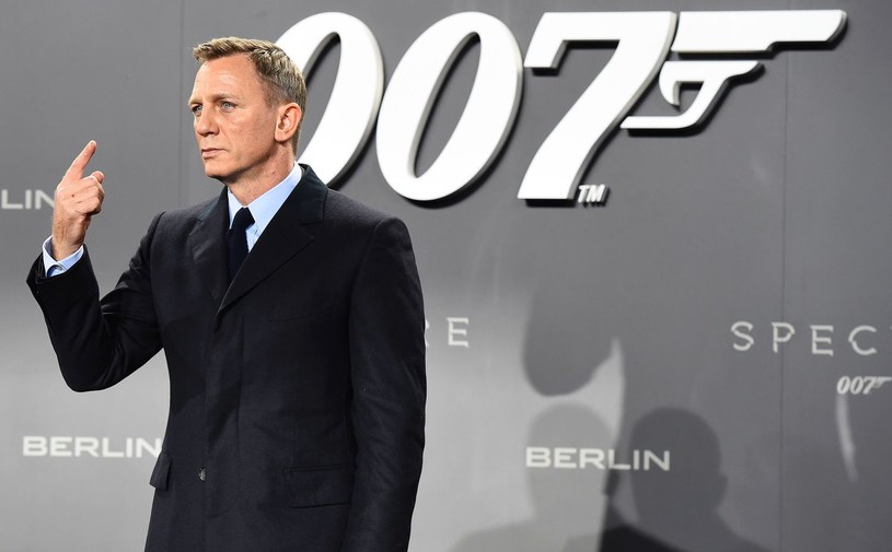 Koncerny Apple i Amazon walczą o przejęcie praw dystrybucyjnych do serii filmów o Jamesie Bondzie.