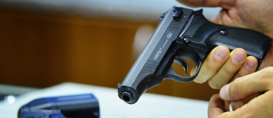 Wnioski o pozwolenia na broń palną będzie można w Finlandii składać przez internet, bez wizyty na posterunku policji. Nie trzeba też będzie przechodzić testów predyspozycji. W piątek prezydent Sauli Niinisto podpisał nowelizację prawa w tym zakresie.