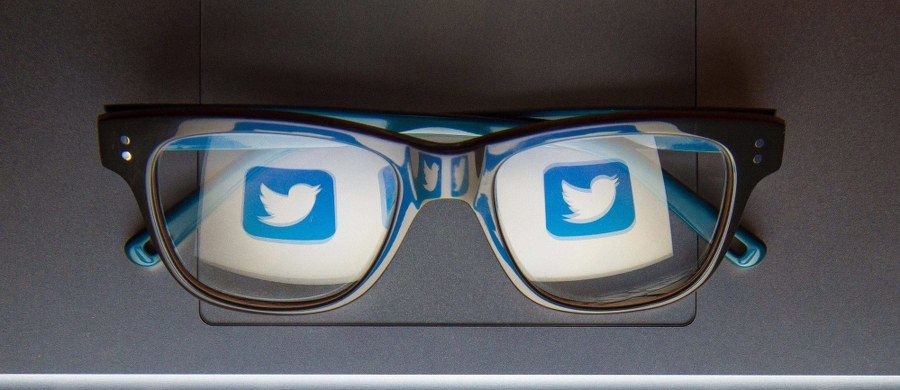 Serwis społecznościowy Twitter opracowuje na potrzeby senackiej komisji wywiadu analizę używania tego serwisu przez organizacje powiązane z machiną propagandową Kremla - poinformował w piątek konserwatywny portal The Hill.