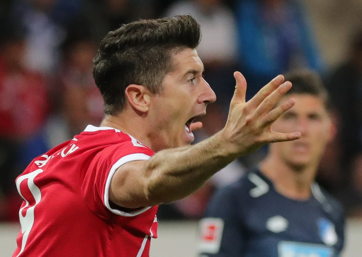 Broniący tytułu Bayern Monachium przegrał na wyjeździe z Hoffenheim 0:2 w 3. kolejce niemieckiej ekstraklasy piłkarskiej. Całe spotkania w barwach gości rozegrał Robert Lewandowski, a od 63. minuty w drużynie wystąpił Eugen Polanski. Dwa gole strzelił Mark Uth.
