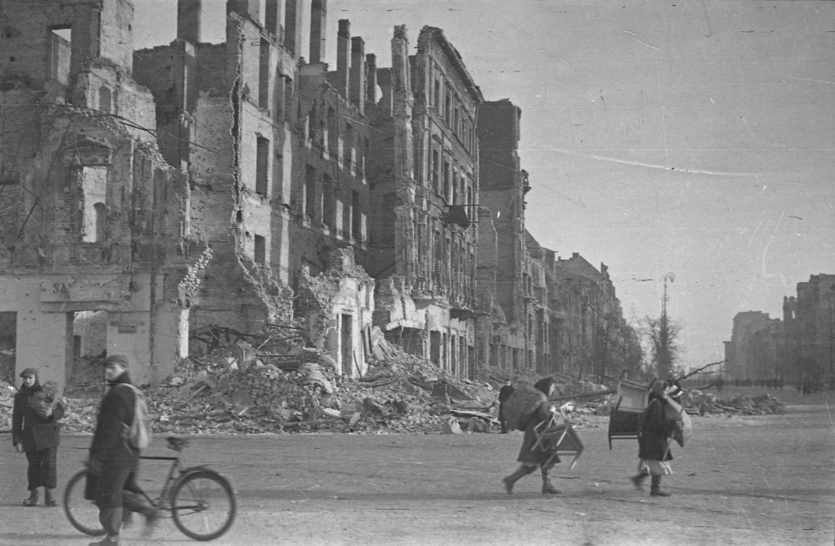 Biuro Analiz Sejmowych skończyło prace nad ekspertyzą dot. możliwości dochodzenia przez Polskę od Niemiec odszkodowań za szkody wyrządzone w trakcie II wojny światowej. O taką analizę wnioskował Arkadiusz Mularczyk z PiS.