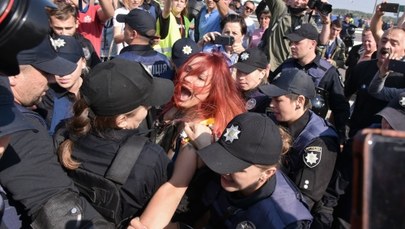 Wiece, protesty i nagie demonstracje. Na granicy na Saakaszwilego czekają zwolennicy i przeciwnicy