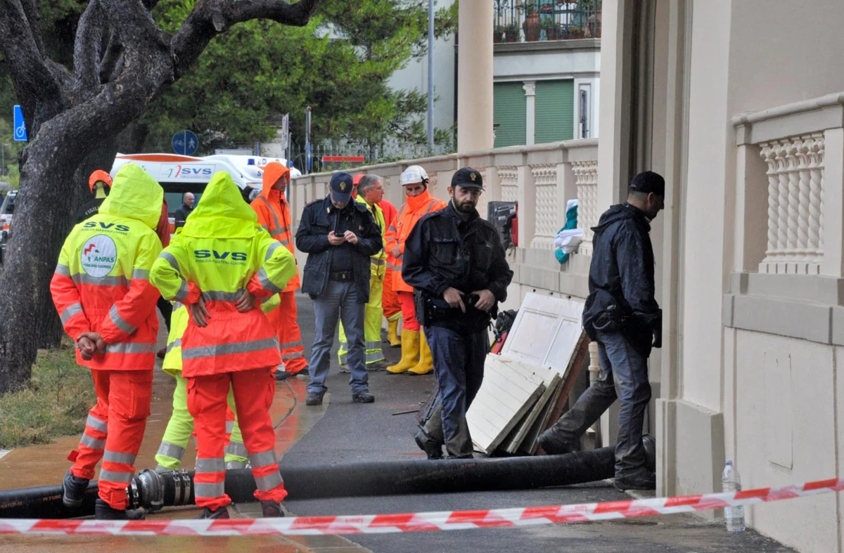 Sześć osób zginęło, a trzy zaginęły w Livorno w Toskanii we Włoszech w rezultacie gwałtownej burzy i ulewy, jaka przeszła tam w nocy z soboty na niedzielę - podały miejscowe ekipy ratunkowe. Wśród ofiar jest 4-osobowa rodzina, która mieszkała w suterenie.