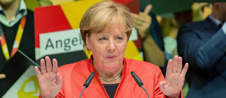 Kanclerz Niemiec Angela Merkel opowiedziała się na łamach niedzielnego wydania "Franfkurter Allgemeine Zeitung" za zmianą unijnych traktatów w celu zacieśnienia integracji w strefie euro. Merkel skrytykowała także szefa FDP Christiana Lindnera za chęć pogodzenia się z aneksją Krymu przez Rosję.