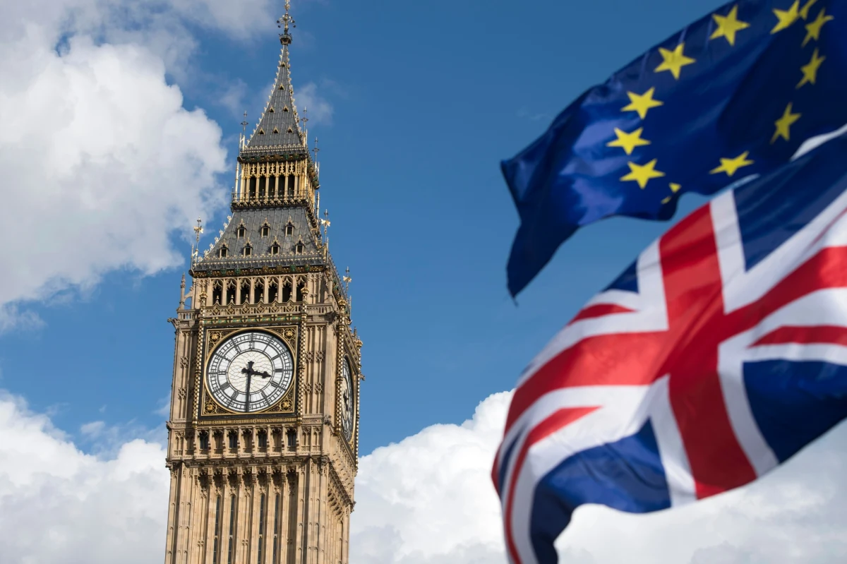 ​Były brytyjski premier Tony Blair napisał w artykule dla niedzielnego wydania dziennika "The Times", że "nie ma dyskusji o Brexicie, która nie obejmowałaby dyskusji o imigracji" i zaprezentował swoje propozycje zakładające zaostrzenie reguł migracyjnych.