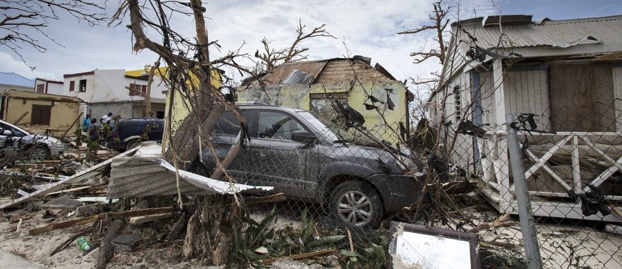 ​Na Sint Maarten - holenderskiej części wyspy Saint-Martin w archipelagu Małych Antyli - w wyniku przejścia huraganu Irma zginęły co najmniej cztery osoby - poinformował premier Holandii Mark Rutte. Sint Maarten jest terytorium autonomicznym Holandii.