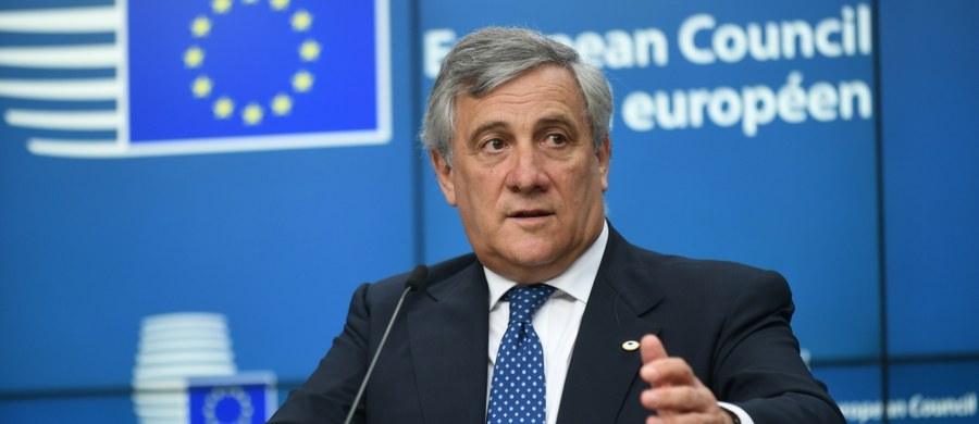 Przewodniczący Parlamentu Europejskiego Antonio Tajani w wywiadzie dla niemieckich mediów poparł pomysł ujednolicenia wysokości świadczeń dla uchodźców w krajach UE. Chce też przeznaczyć więcej środków na ochronę węgierskiej granicy.