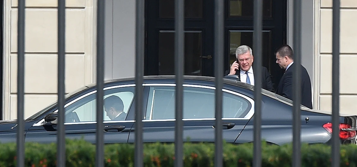 Prezydent Andrzej Duda spotkał się z marszałkiem Senatu Stanisławem Karczewskim - poinformowała na Twitterze Kancelaria Prezydenta. "Rozmowa dotyczyła referendum konsultacyjnego ws. zmian w konstytucji" - podkreślono.