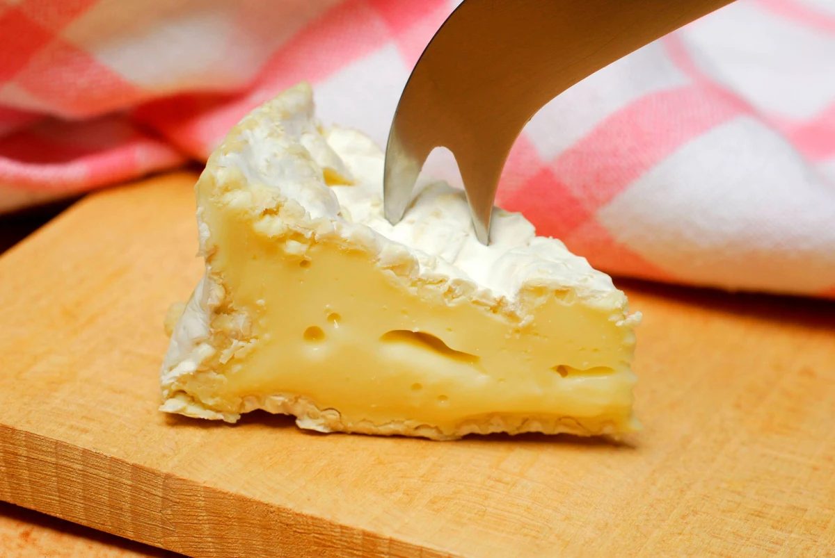 Komisja Europejska jest zaniepokojona domniemanym zakazem importu niektórych europejskich, a zwłaszcza francuskich serów do Chin. Władze w Pekinie dotąd nie odpowiedziały na skargi Brukseli w tej sprawie.