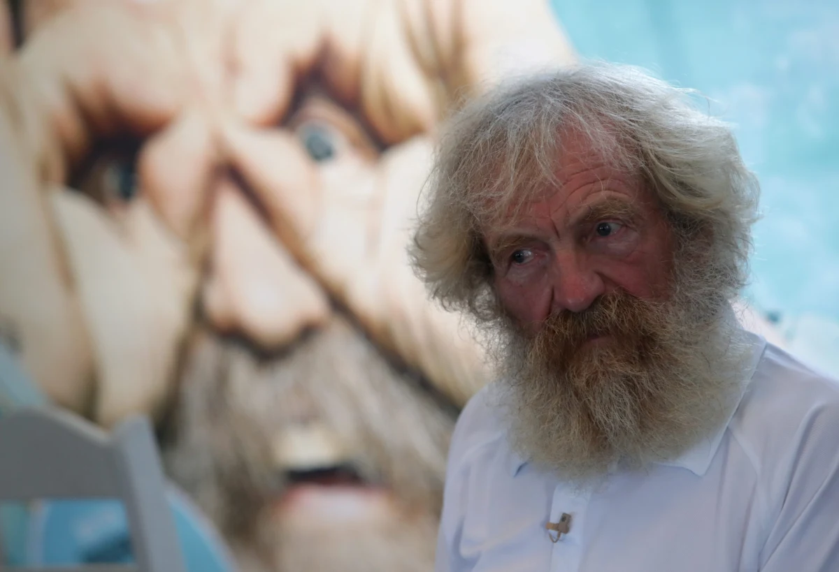 Aleksander Doba, który w sobotę skończył 71 lat, a niedawno po raz trzeci przepłynął kajakiem Atlantyk z Ameryki do Europy przyznał, że spełnił też marzenie i... pogłaskał rekina. Jak podkreślił, wiek nie ma znaczenia, jeśli chce się realizować swoje pragnienia.