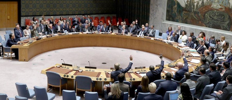Rada Bezpieczeństwa ONZ przyjęła jednomyślnie rezolucję o nałożeniu dodatkowych sankcji na Koreę Północną. Nowe restrykcje ograniczają m.in. dostawy ropy naftowej do tego kraju.