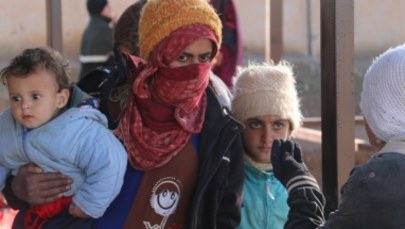 Co zrobić z setkami żon bojowników ISIS? Są przetrzymywane w obozie pod Mosulem