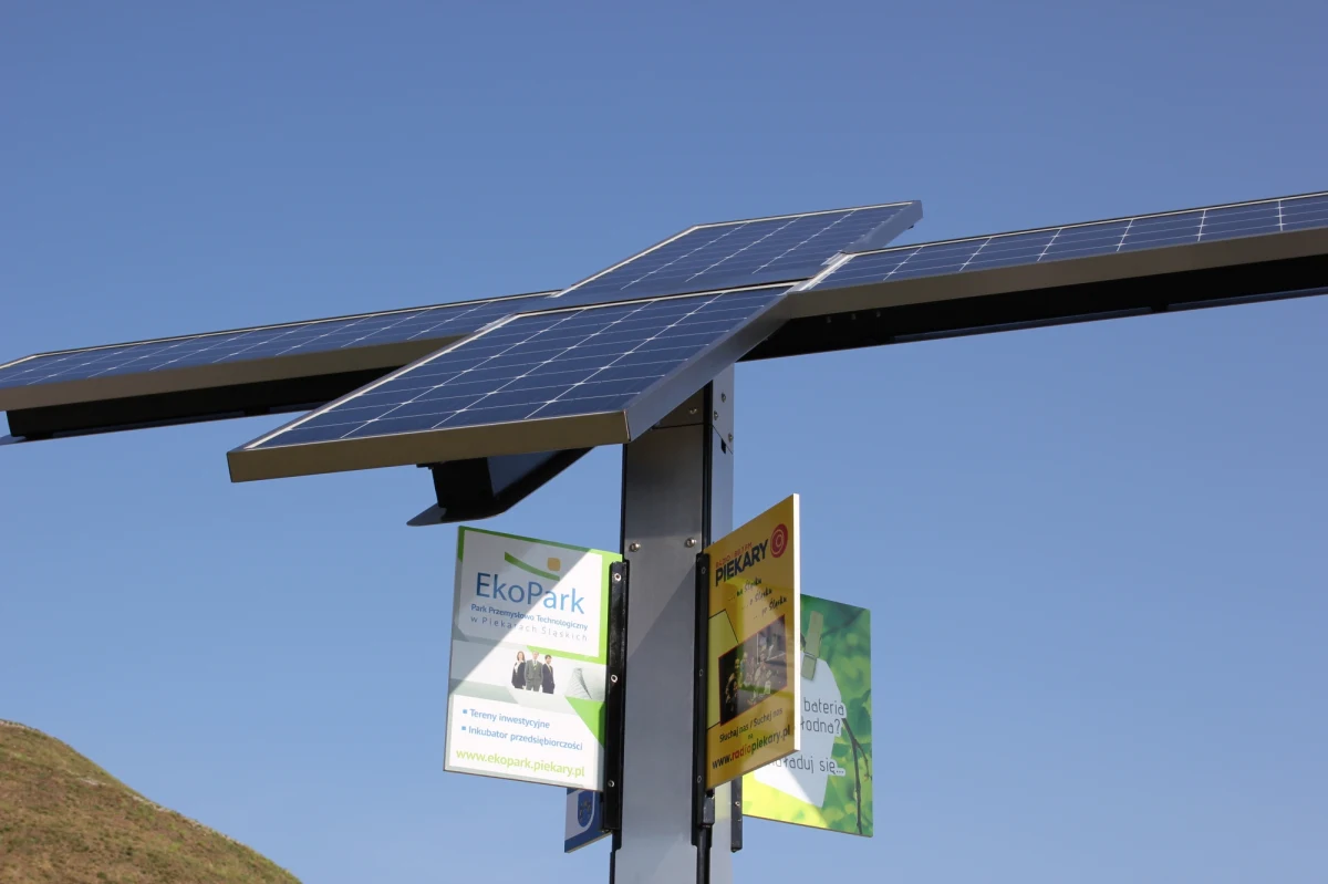 Z wyglądu przypominają drzewa, ale zamiast produkować tlen... zapewniają energię elektryczną. Piekary Śląskie uruchamiają kolejny innowacyjny projekt po Nochalu, Parkanizerze i telemonitoringu serca.