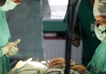 Sukces lekarzy z Poznania. Operacja żołądka przez… usta