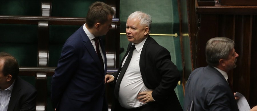 38 proc. osób deklarujących udział w wyborach do Sejmu zamierza głosować na PiS; 16 proc. na PO - wynika z wrześniowego sondażu Kantar Public. Kukiz'15 uzyskałby 9 proc. poparcia, a Nowoczesna - 8 proc.