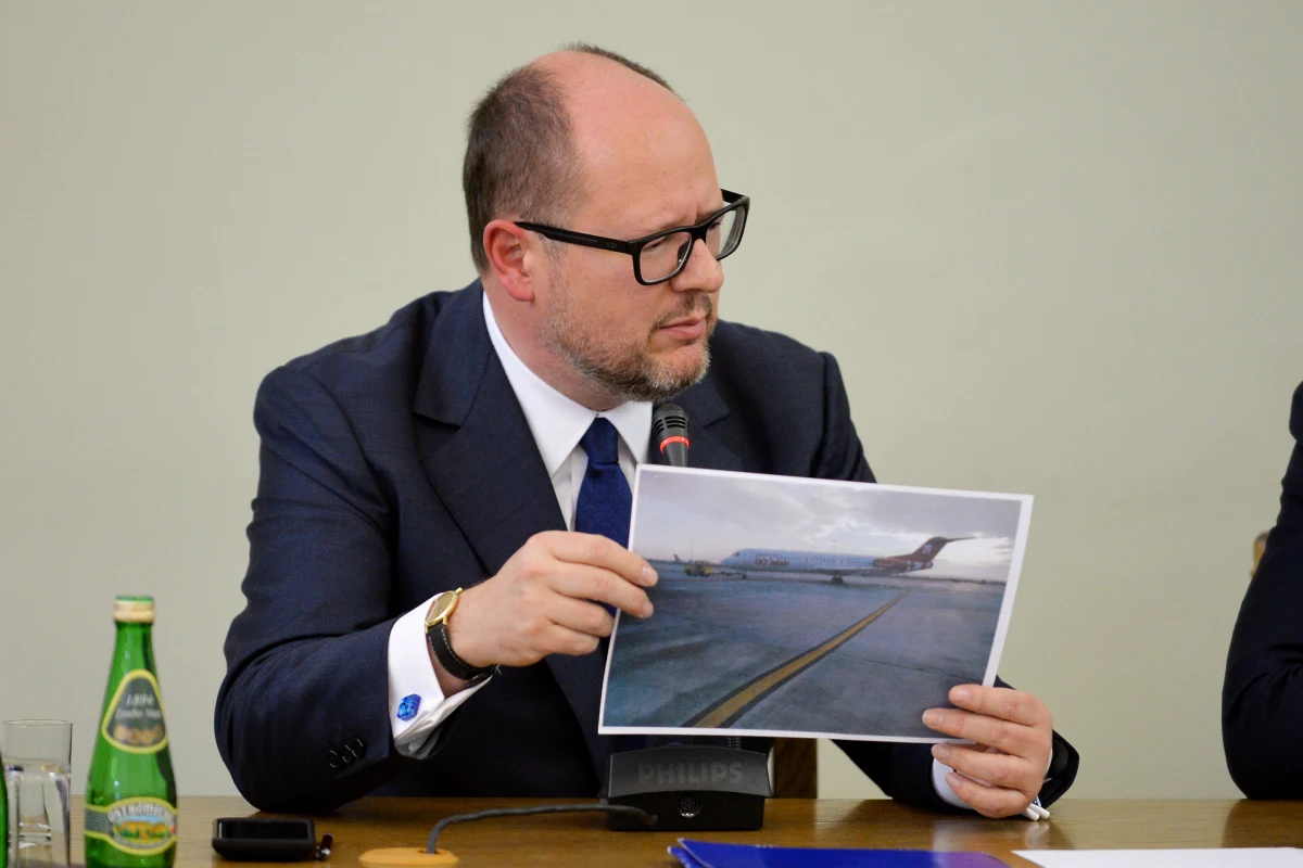 To było jedno z najdziwniejszych przesłuchań przed komisją śledczą do spraw Amber Gold. Chyba - jak żadne inne dotychczas - nasycone politycznymi aluzjami i niedopowiedzeniami. Żadna bomba nie wybuchła, ale kilka zaczęło tykać. 