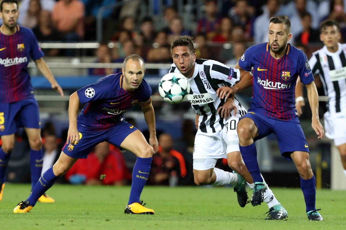 W fazie grupowej Ligi Mistrzów FC Barcelona wygrała 3:0 z Juventusem Turyn. Mecz rozgrywany był na stadionie Camp Nou. Bramki dla Barcelony zdobyli Lionel Messi (dwie) i i Ivan Rakitić. Na ławce rezerwowych gości siedział bramkarz Wojciech Szczęsny.
