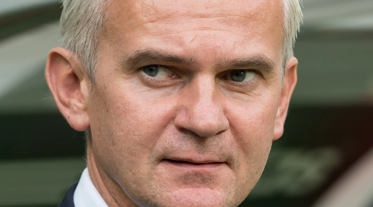 Jacek Magiera decyzją zarządu klubu został zwolniony z funkcji trenera piłkarzy Legii Warszawa - poinformowano w komunikacie. Jego następcę mamy poznać jeszcze dziś.