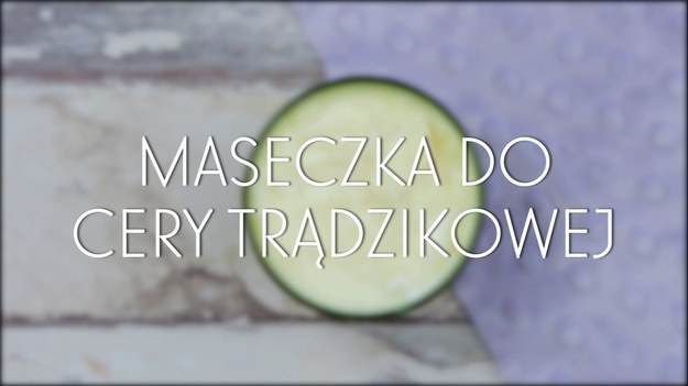 Trądzik to przypadłość skóry, która w pewnym momencie dotyka nawet 80% z nas. Drobne krosty, niekiedy przeradzające się w bolesne grudy, pękające, ropiejące czy nawet krwawiące - to nie tylko problem związany z bólem, ale przede wszystkim estetyką, której brak negatywnie wpływa na samopoczucie każdego z nas. Oto przepis na domową maseczkę do cery trądzikowej, a więc szczególnie wrażliwej na wszystkie substancje. Ta według naszego przepisu pomoże wam pozbyć się trądziku i utrzymywać skórę twarzy w odpowiedniej kondycji!